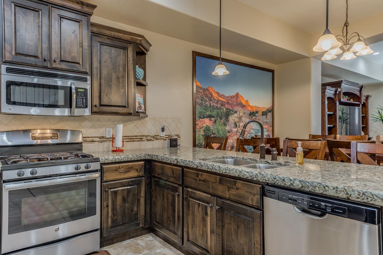 Desert Canyon Paradise - thumb 2