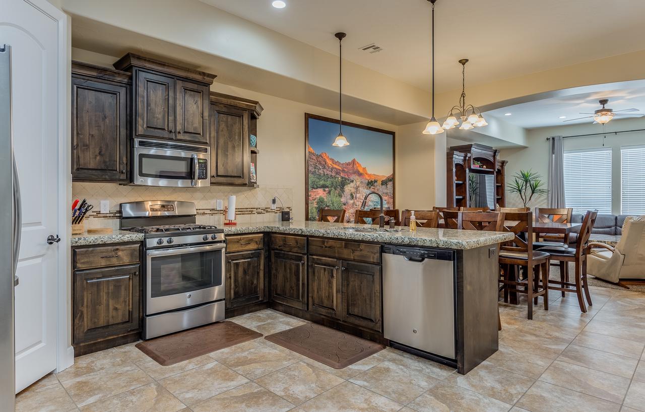 Desert Canyon Paradise - thumb 3