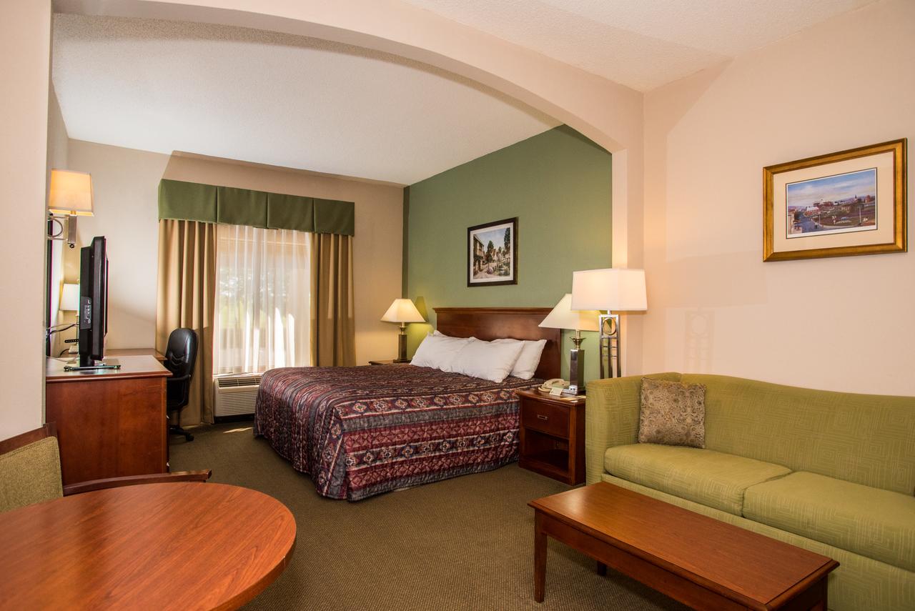 Round Hill Inn - thumb 12