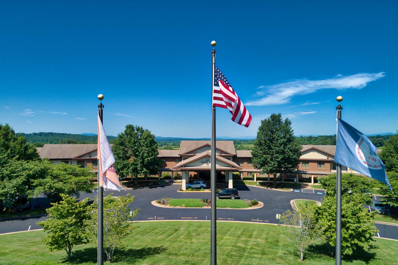 Round Hill Inn - thumb 2