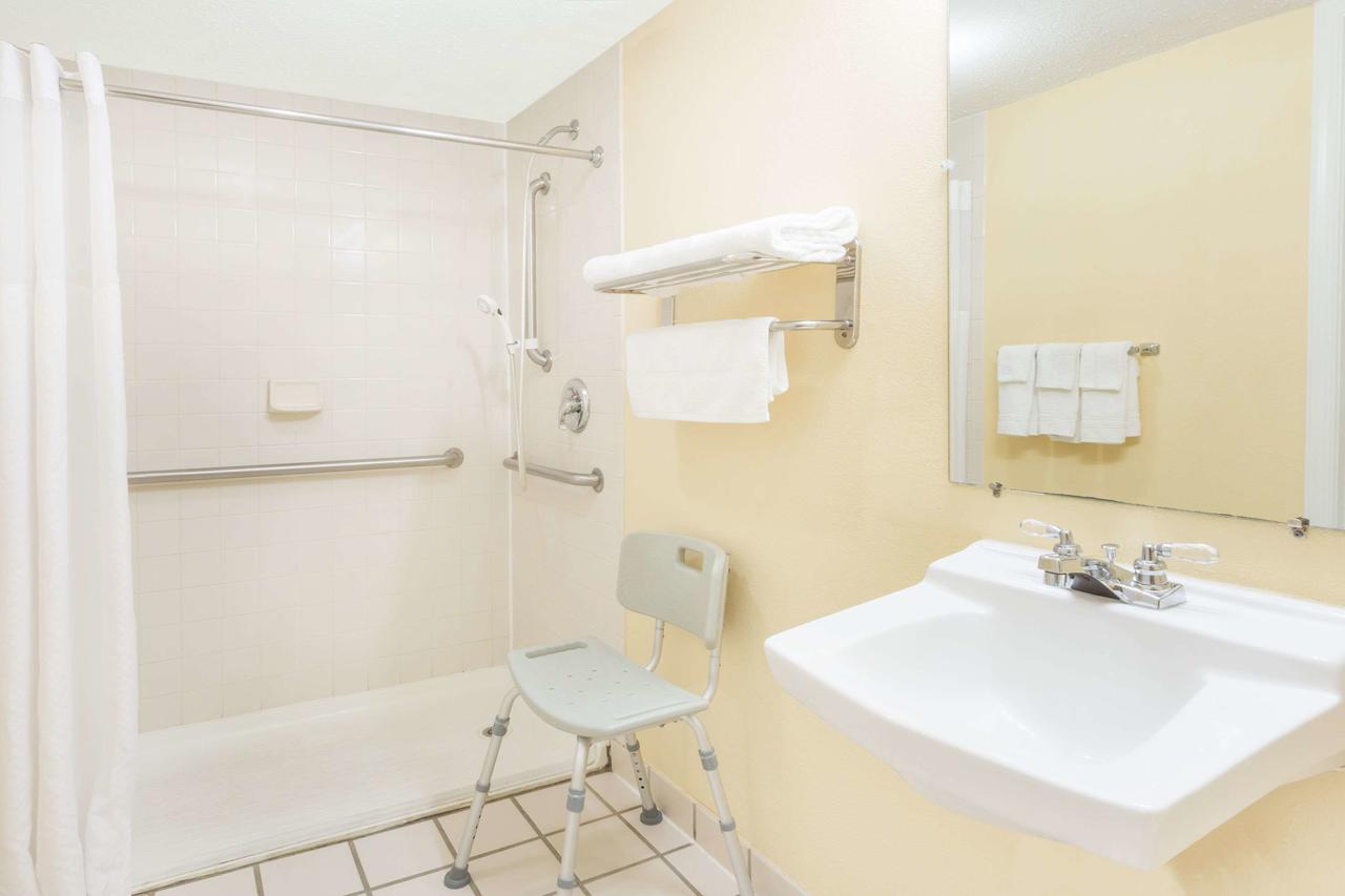 Days Inn By Wyndham Staunton - thumb 24