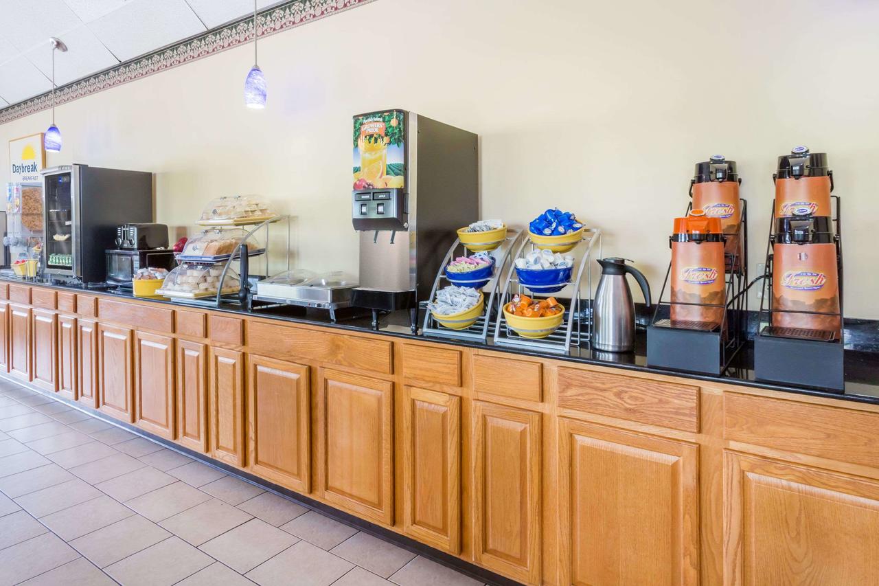 Days Inn By Wyndham Staunton - thumb 28