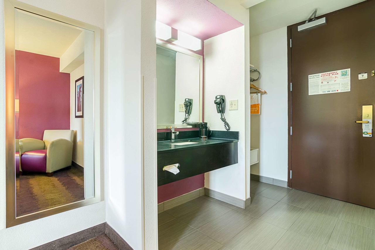 Quality Inn West End - thumb 6