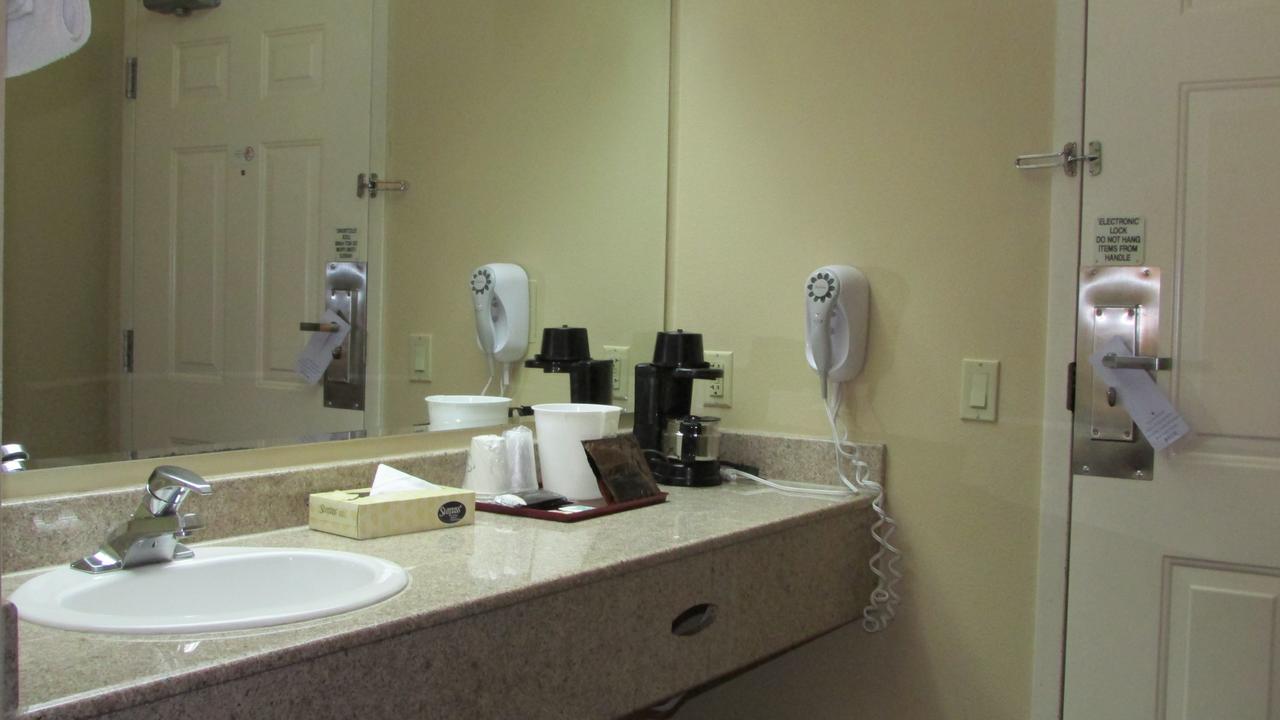 FairBridge Inn & Suites - thumb 17
