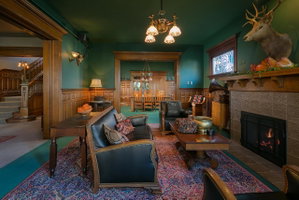 Gaslight Inn