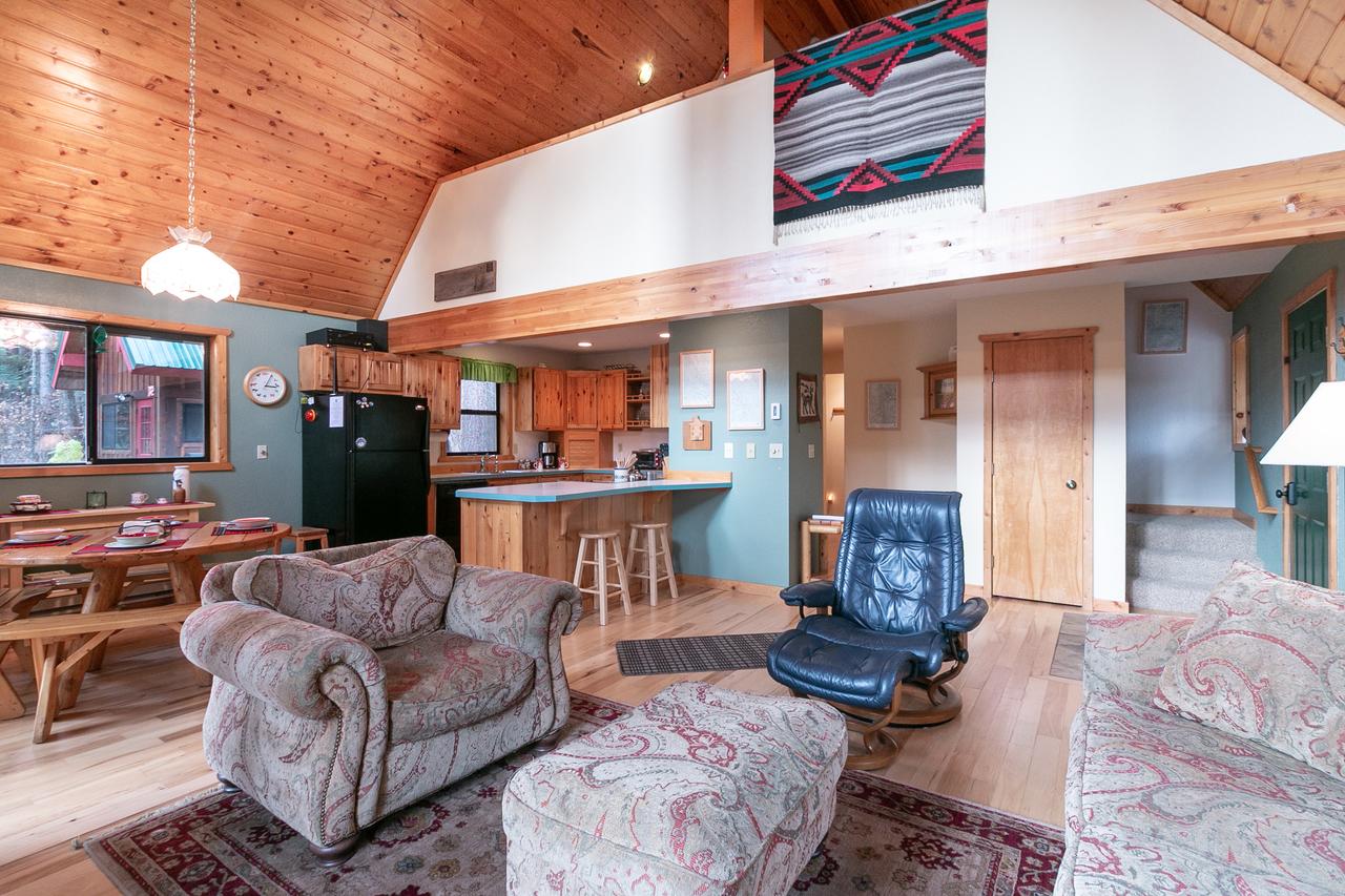 River Road Retreat - thumb 0