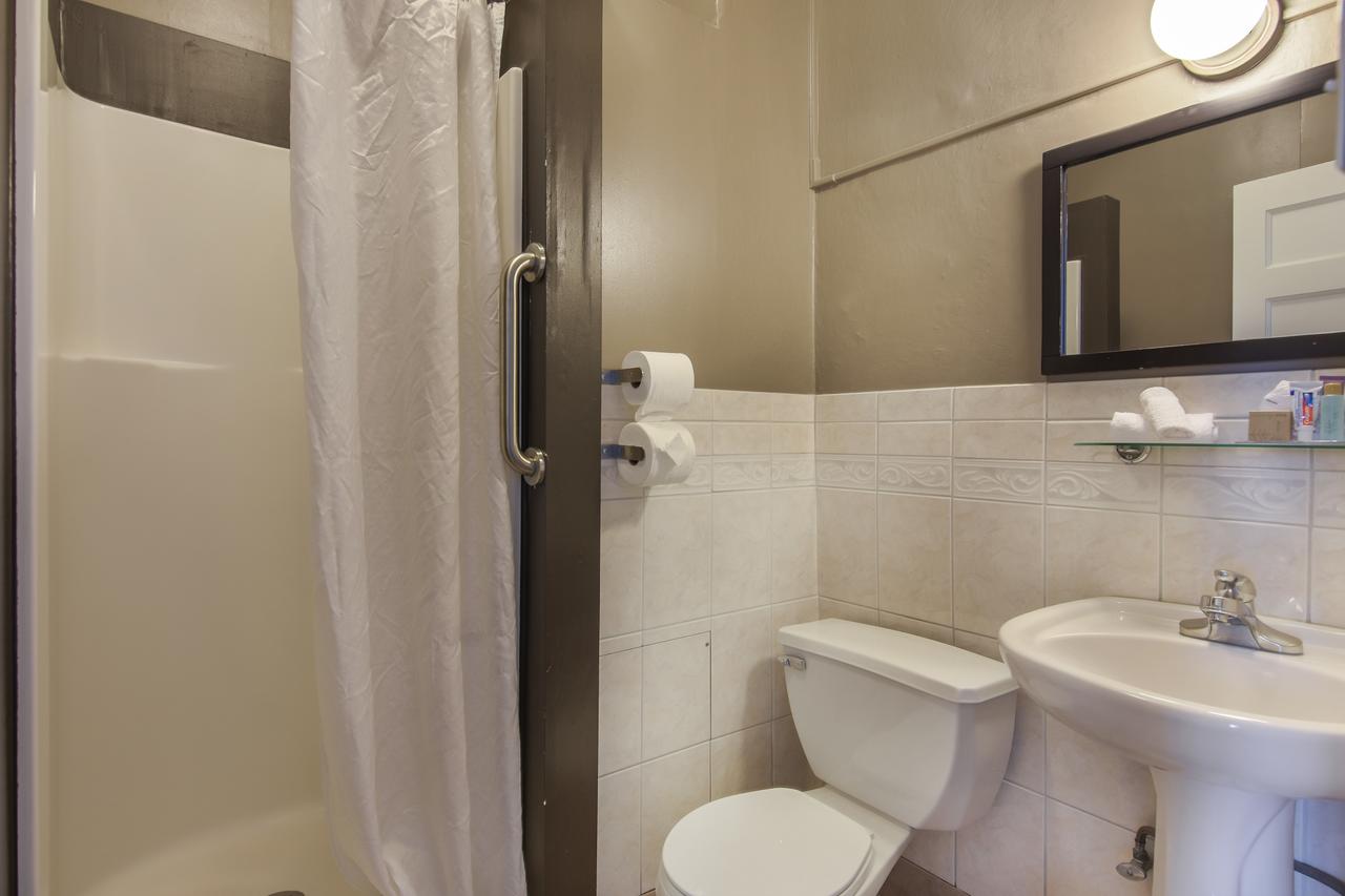 Moore Hotel - thumb 8