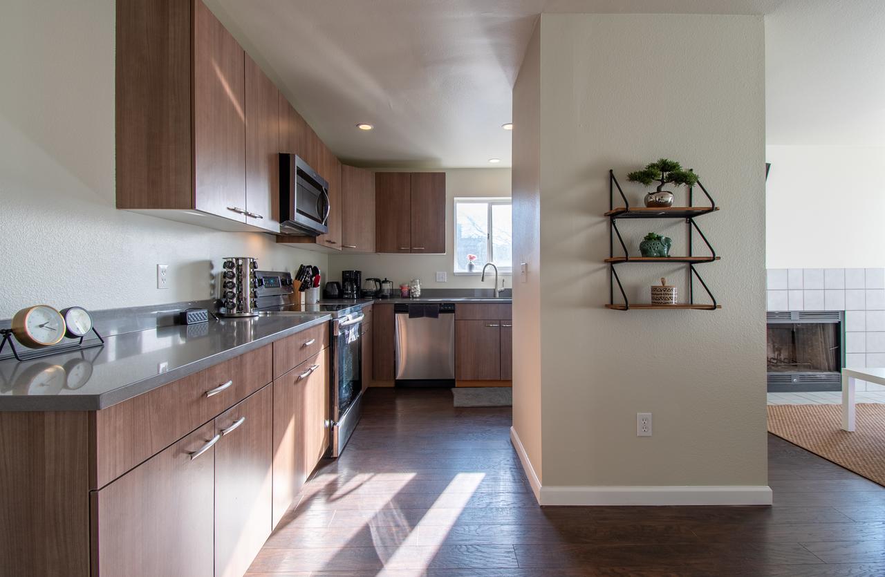 Cozy 2BR Oasis In Capitol Hill W Balcony - thumb 9