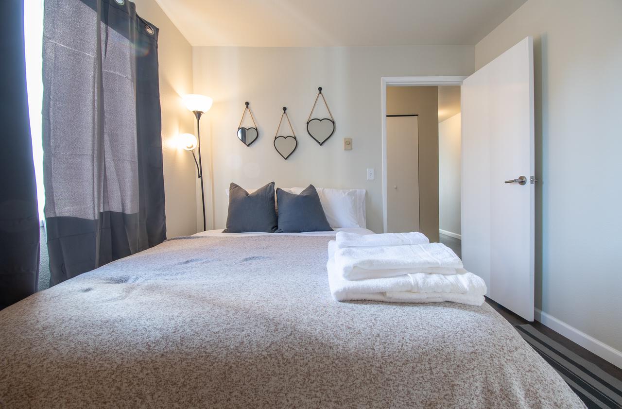 Cozy 2BR Oasis In Capitol Hill W Balcony - thumb 16
