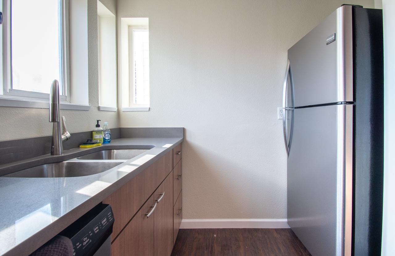 Cozy 2BR Oasis In Capitol Hill W Balcony - thumb 8