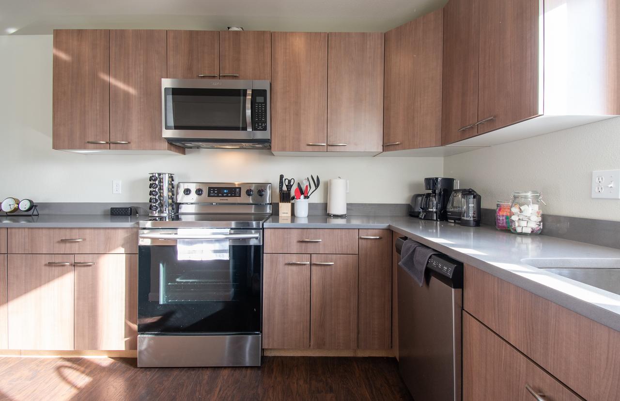 Cozy 2BR Oasis In Capitol Hill W Balcony - thumb 7
