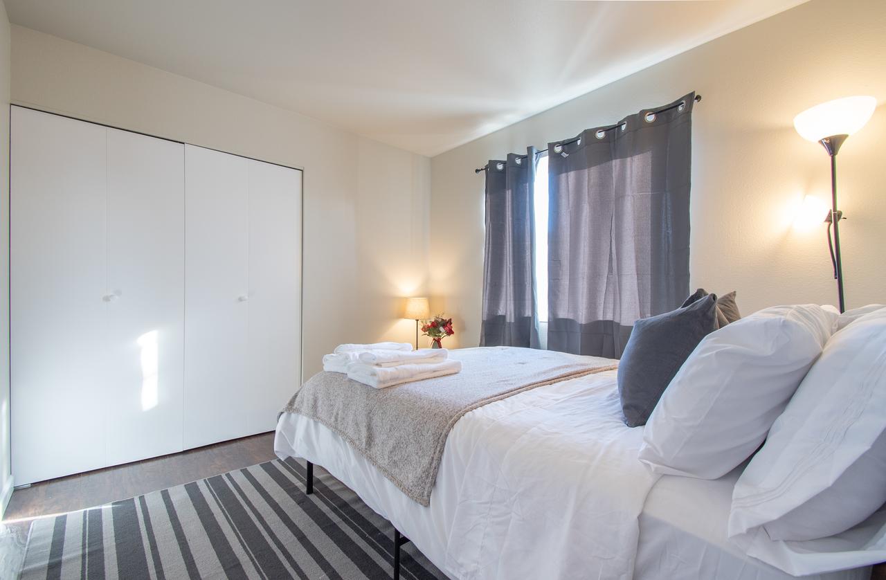 Cozy 2BR Oasis In Capitol Hill W Balcony - thumb 17