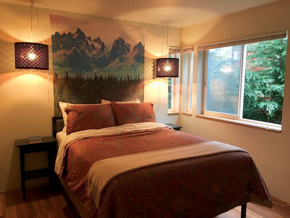 Cozy 2BR Oasis In Capitol Hill W Balcony - thumb 24