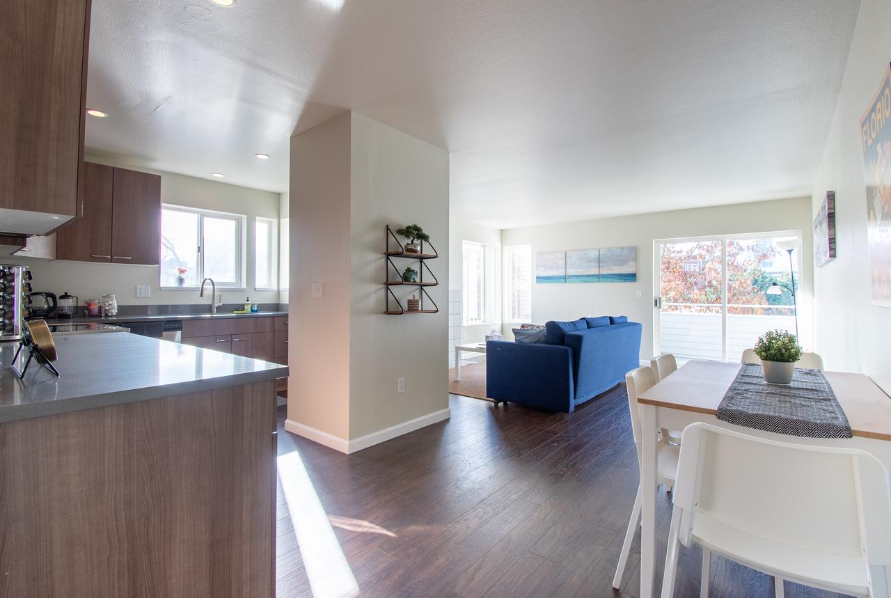 Cozy 2BR Oasis In Capitol Hill W Balcony - thumb 11