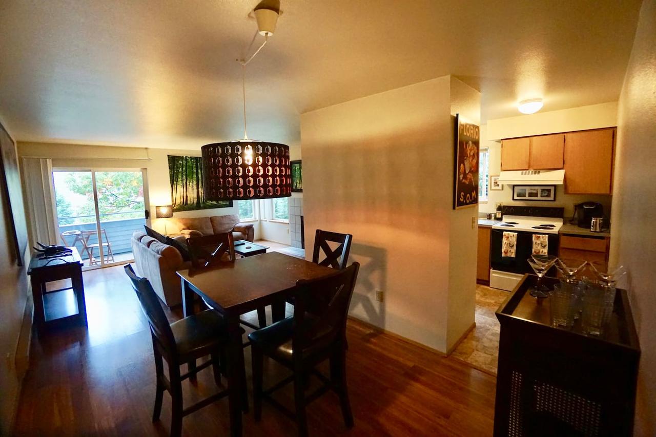 Cozy 2BR Oasis In Capitol Hill W Balcony - thumb 22