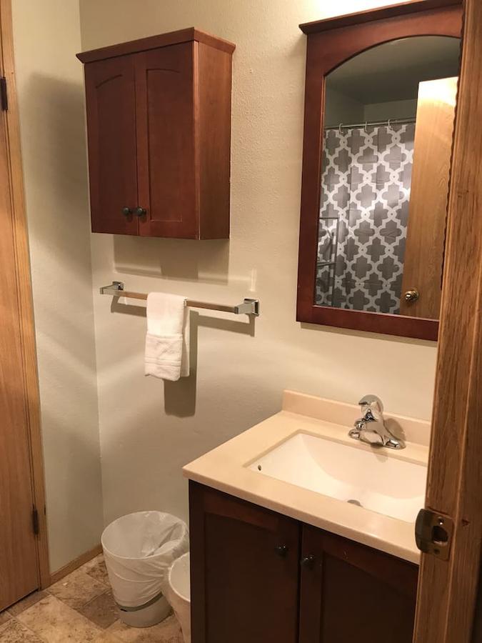 Cozy 2BR Oasis In Capitol Hill W Balcony - thumb 23