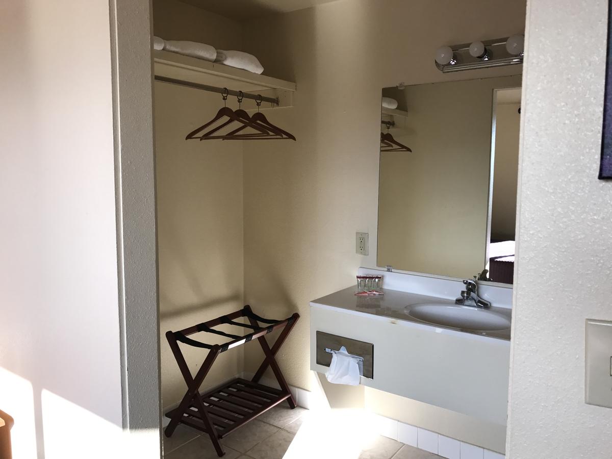 Aircrest Motel - thumb 29