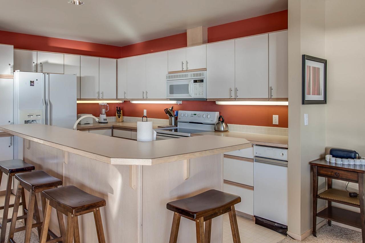 Wapato Point Halmalka Condo 508A - thumb 8