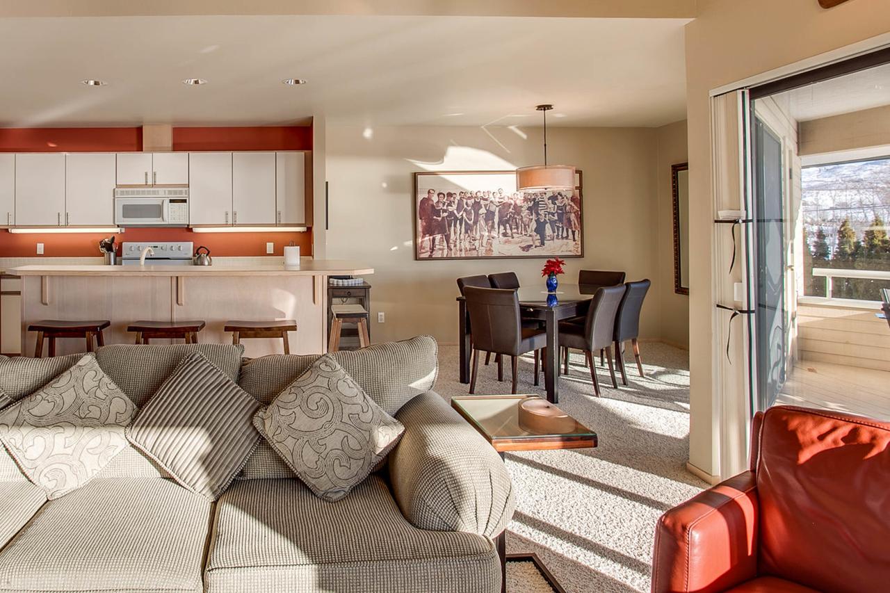 Wapato Point Halmalka Condo 508A - thumb 5
