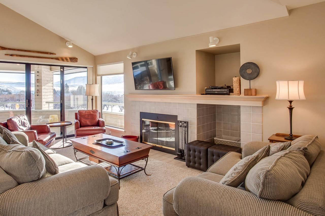 Wapato Point Halmalka Condo 508A - thumb 0
