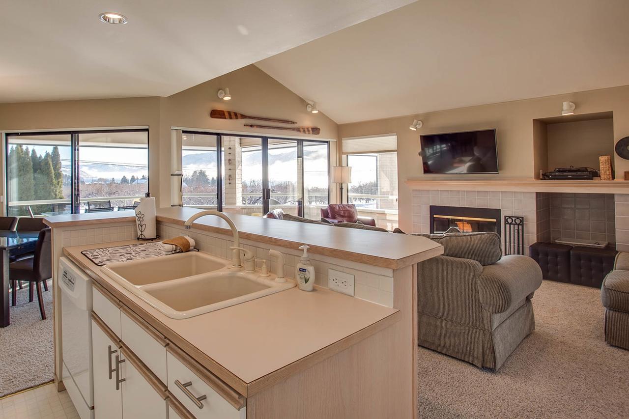 Wapato Point Halmalka Condo 508A - thumb 9