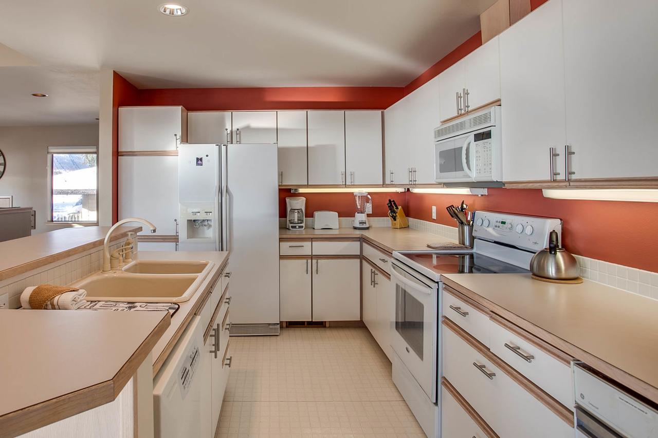 Wapato Point Halmalka Condo 508A - thumb 7