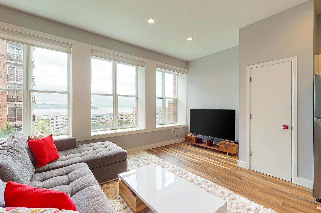Designer Apartment In Belltown