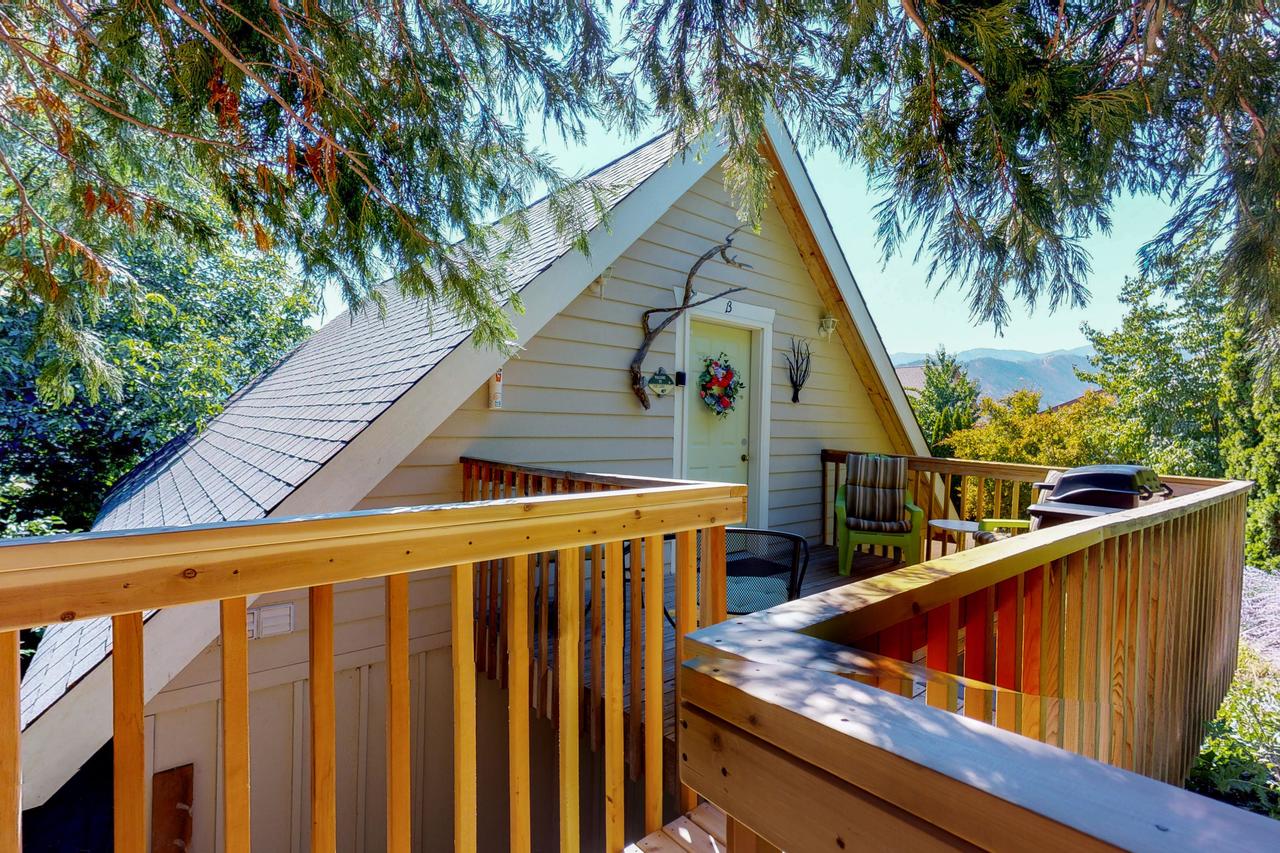 The Hideaway In Manson - thumb 1