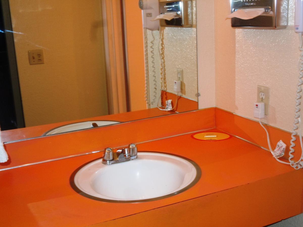 Economy Inn, Yakima - thumb 17