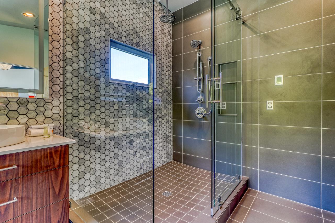 Modern Columbia River View Splendor - thumb 24