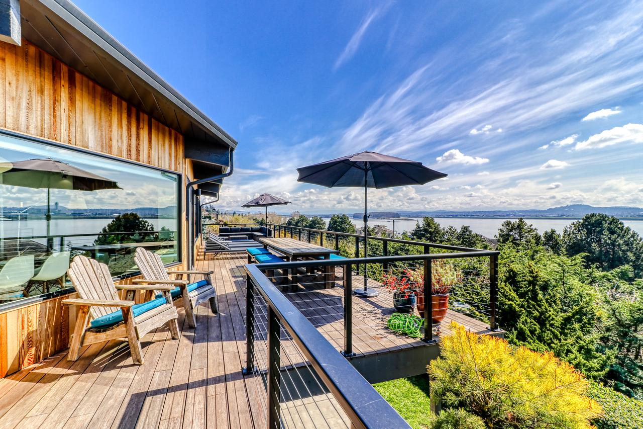 Modern Columbia River View Splendor - thumb 0