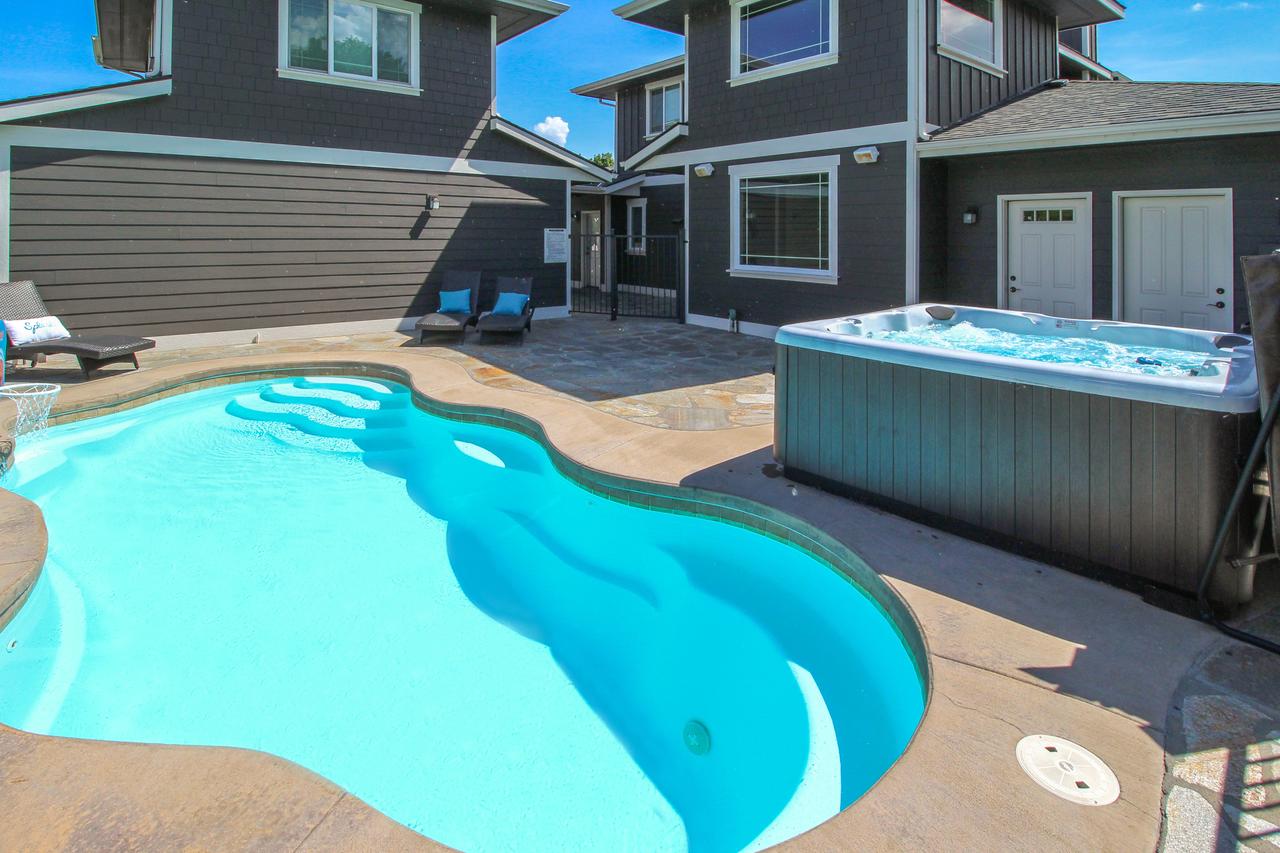 Pool And Boat Paradise - thumb 3