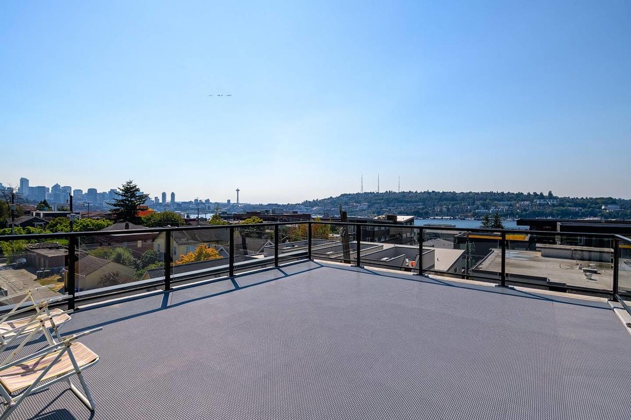A-Seattle Urban Village- Lopez- Roof Top View Deck - thumb 0