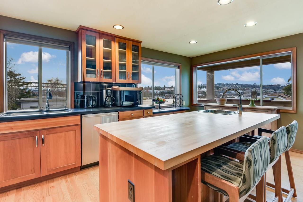 Wallingford Lake House - 4 Bed 3 Bath Vacation Home In Seattle - thumb 3