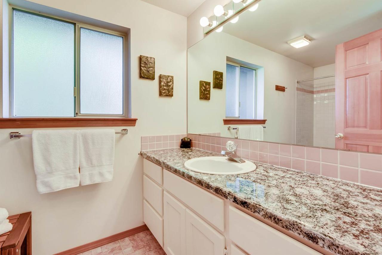 Wallingford Lake House - 4 Bed 3 Bath Vacation Home In Seattle - thumb 9