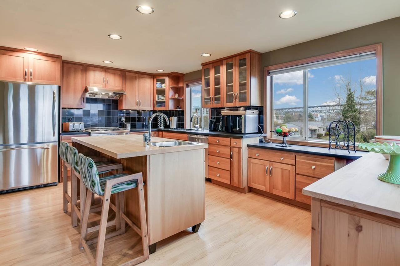 Wallingford Lake House - 4 Bed 3 Bath Vacation Home In Seattle - thumb 4