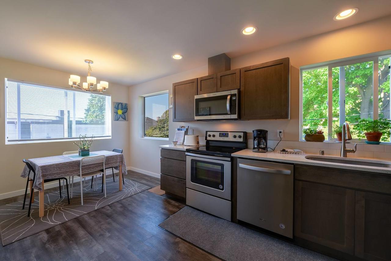 A-Seattle Urban Village- San Juan- Roof Top Deck - thumb 4