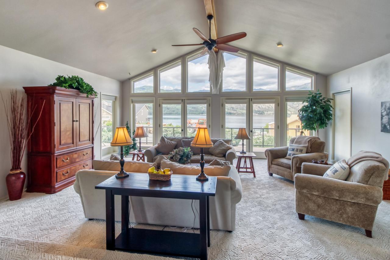 Corey's Lakehouse - thumb 0