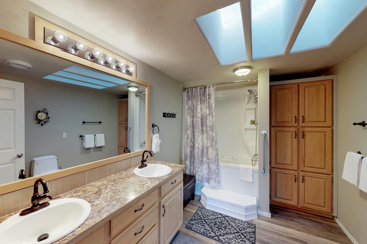 Manson Lake House - thumb 37