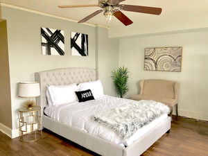 Comfy Suite Walking To Space Needle