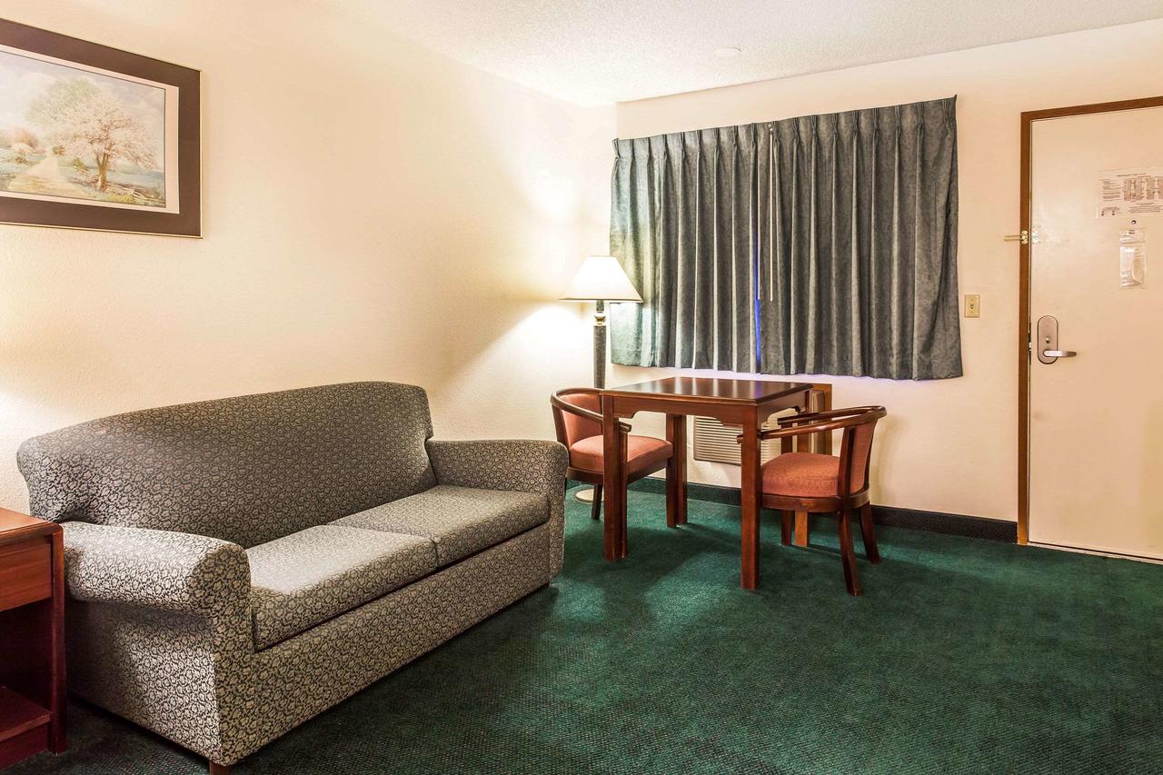 EconoLodge Everett - thumb 8
