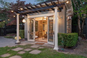 The Carriage House - Luxury Studio