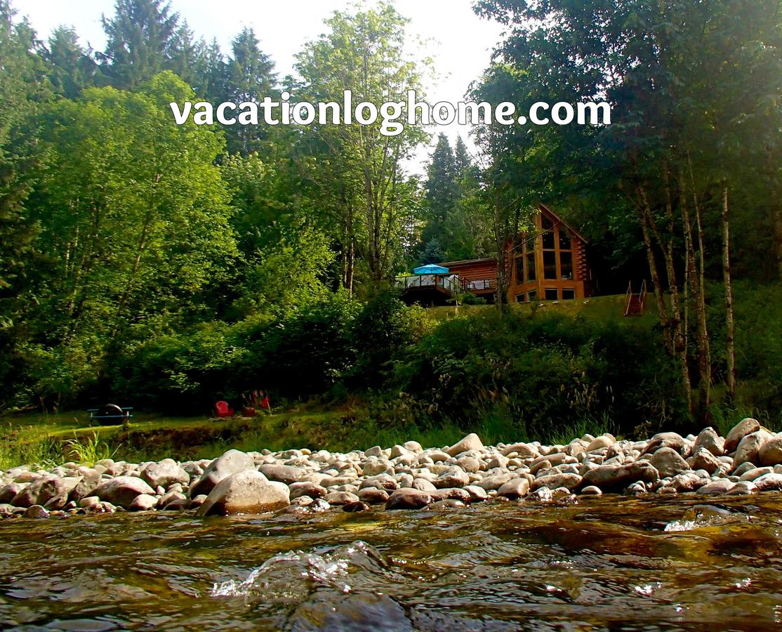 Luxurious Riverfront Log Home Estate - thumb 5