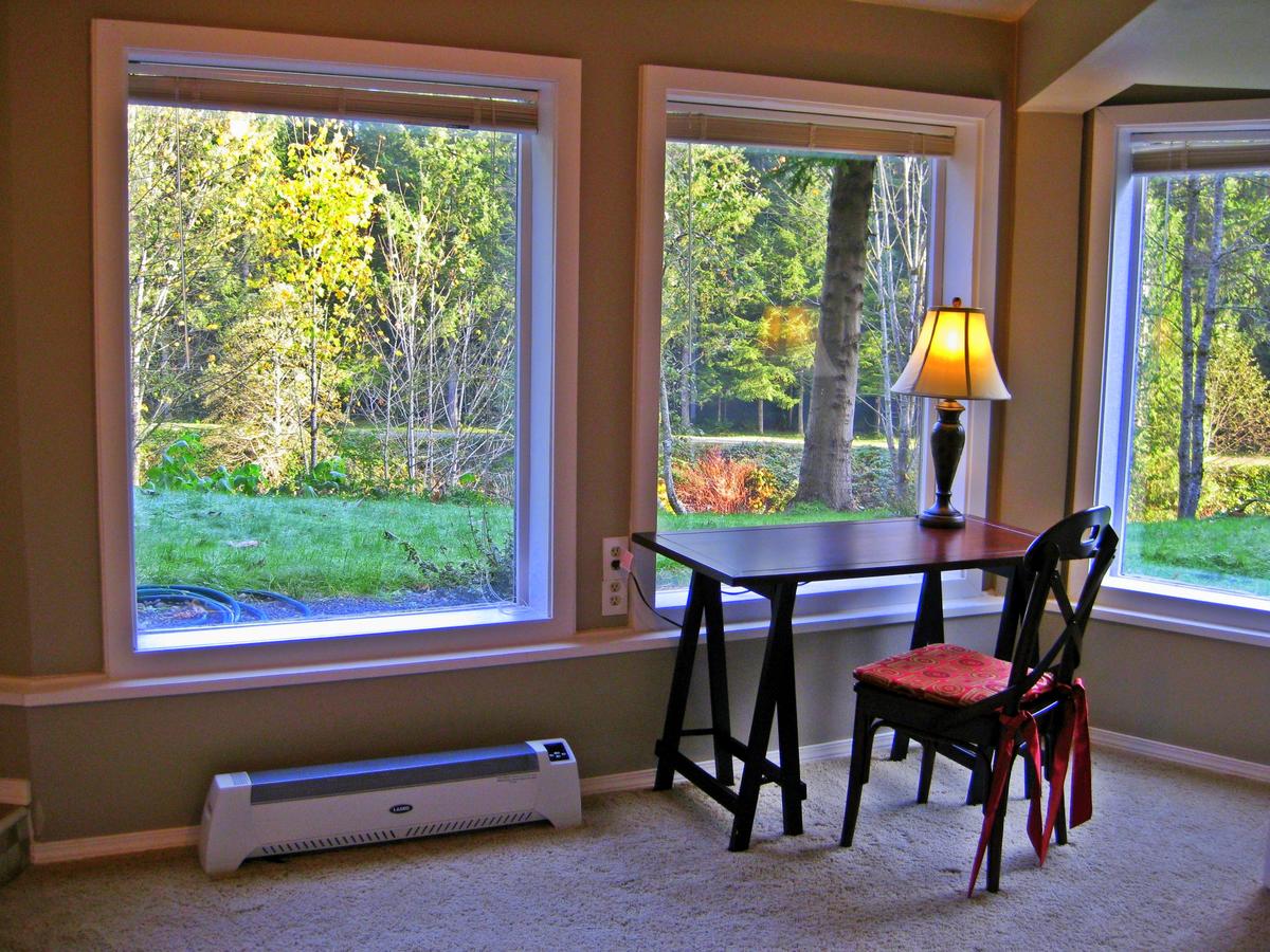 Luxurious Riverfront Log Home Estate - thumb 16