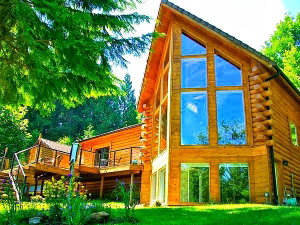 Luxurious Riverfront Log Home Estate