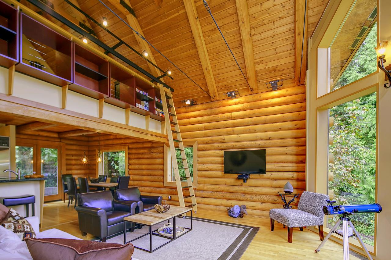 Luxurious Riverfront Log Home Estate - thumb 8