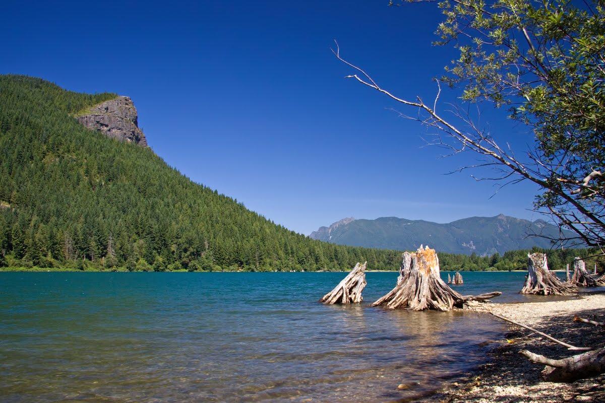 Luxurious Riverfront Log Home Estate - thumb 28