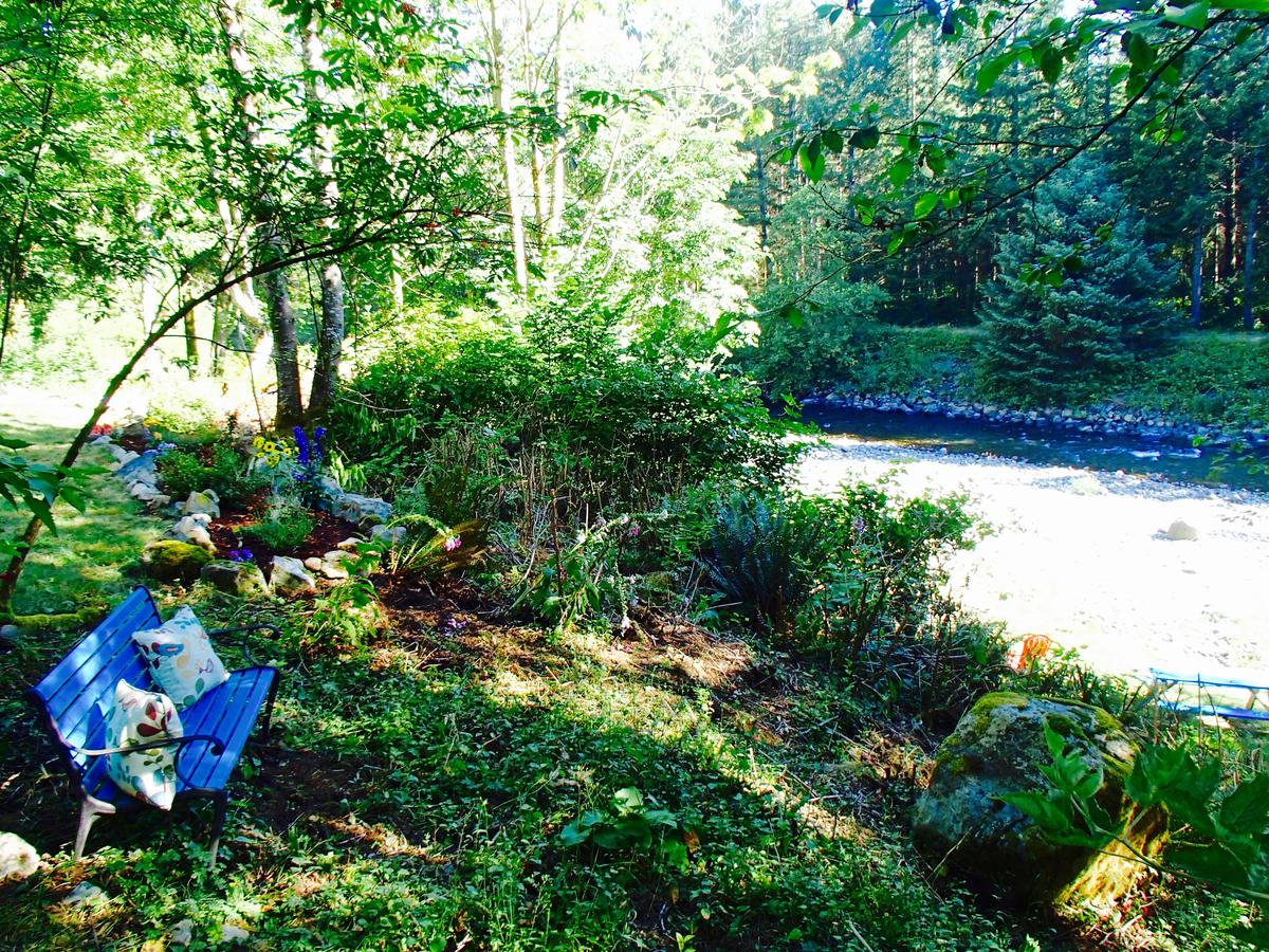 Luxurious Riverfront Log Home Estate - thumb 24