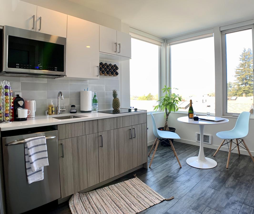 Primo Capitol Hill Studio - Amazing Rooftop Views - thumb 3