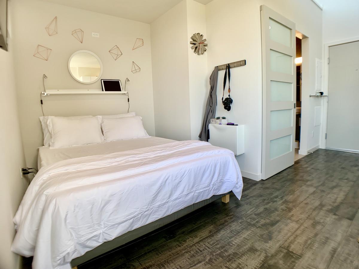 Primo Capitol Hill Studio - Amazing Rooftop Views - thumb 7